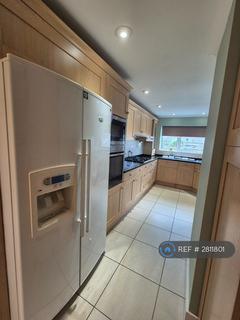 3 bedroom terraced house to rent, Reynolds Avenue, Romford, RM6