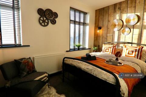 undefined, Sharples Hall St, Oldham, OL4