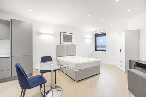 Studio to rent, Vonder Skies, New Horizons Court TW8