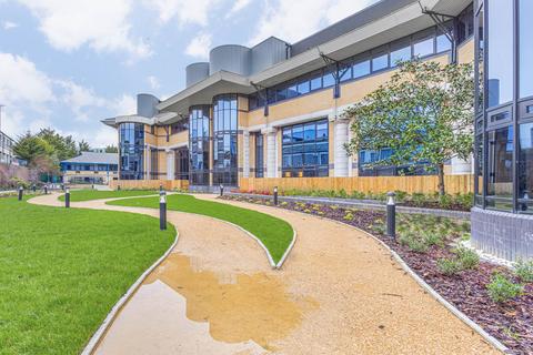 Studio to rent, Vonder Skies, New Horizons Court TW8