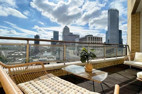 2 bedroom flat to rent, Circus Apartments, 39 Westferry Circus, London E14