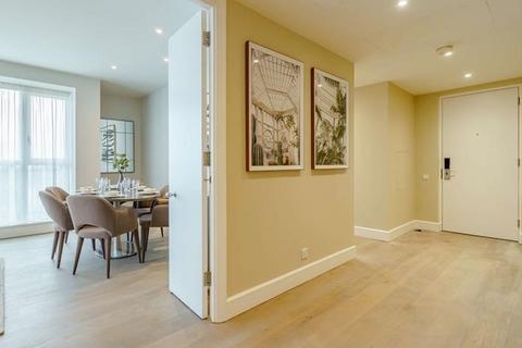 2 bedroom flat to rent, Circus Apartments, 39 Westferry Circus, London E14