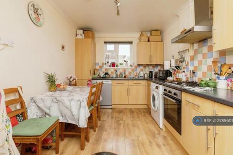 3 bedroom semi-detached house to rent, Ridgeway Road, Bristol, BS16