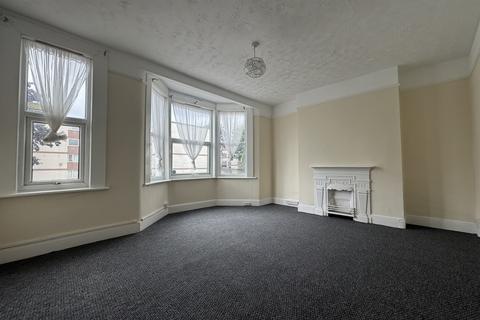 2 bedroom flat to rent, East Street, Southend on Sea