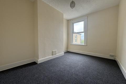 2 bedroom flat to rent, East Street, Southend on Sea