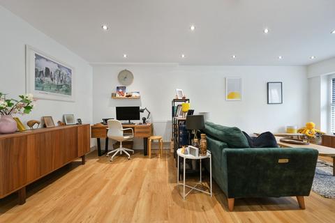 2 bedroom semi-detached house for sale, The Avenue, Surbiton KT5