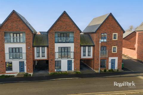 4 bedroom townhouse for sale, Berrington View, Peterborough PE7
