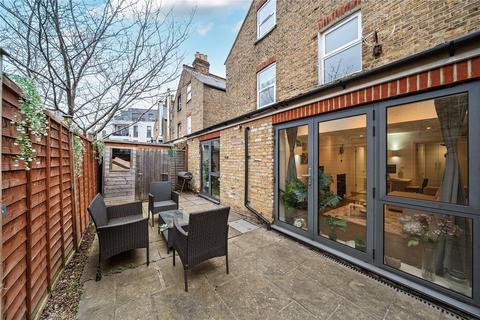 3 bedroom maisonette to rent, Cromwell Road, London SW19