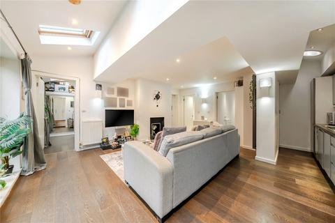 3 bedroom maisonette to rent, Cromwell Road, London SW19
