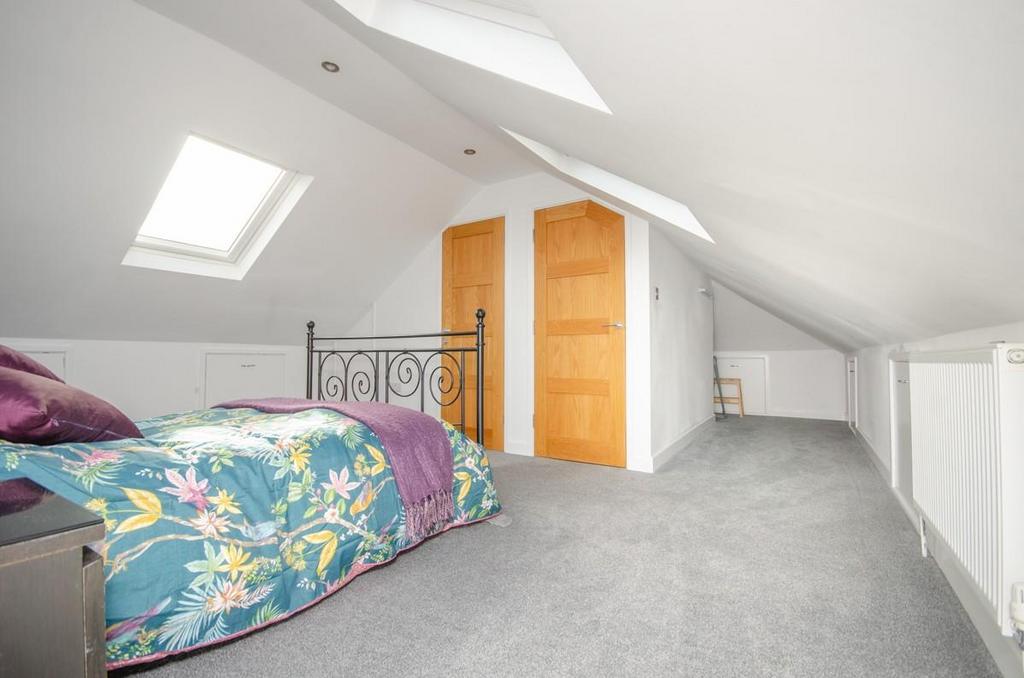 Bedroom two pic 2.jpg