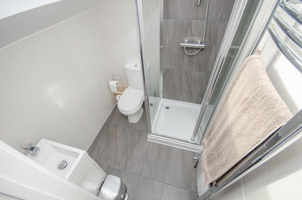Bedroom two en suite.jpg