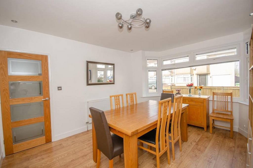 Dining room pic 2.jpg
