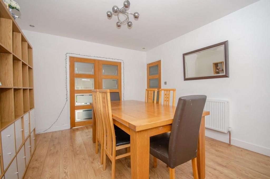 Dining room pic 3.jpg