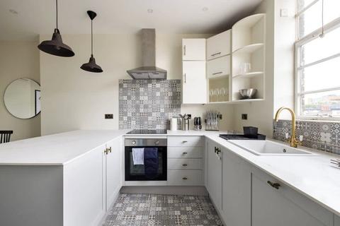 4 bedroom flat to rent, Charlotte Street, Westminster, London, W1T