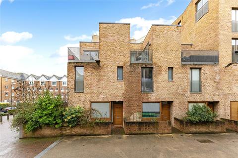 3 bedroom end of terrace house to rent, Narrowboat Avenue, Brentford, TW8