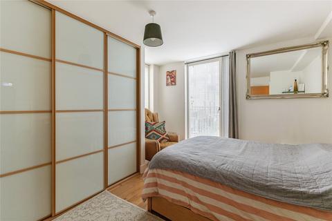 3 bedroom end of terrace house to rent, Narrowboat Avenue, Brentford, TW8