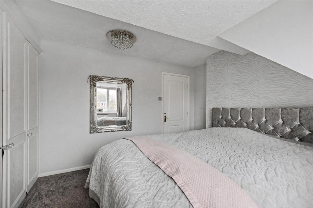 Bedroom 1 2.jpeg