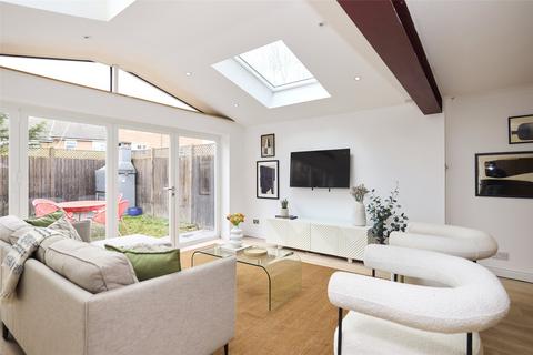 4 bedroom flat to rent, Basevi Way, London, SE8