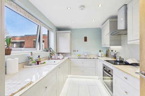 2 bedroom flat for sale, Bowlas Avenue, Four Oaks, Sutton Coldfield, B74