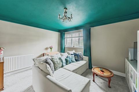 1 bedroom apartment for sale, Coach House Mews, Redhill