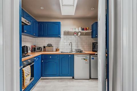 1 bedroom apartment for sale, Coach House Mews, Redhill
