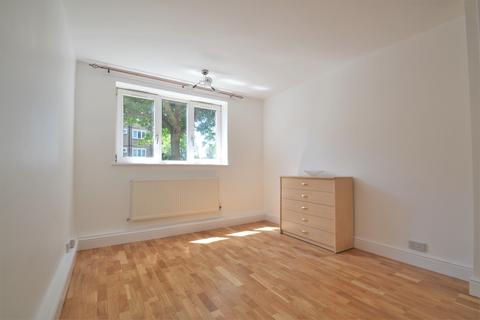 3 bedroom flat to rent, Wood Vale Forest Hill SE23