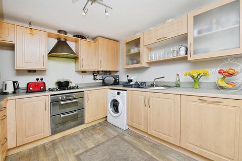 4 bedroom end of terrace house for sale, Frobisher Approach, Plymouth