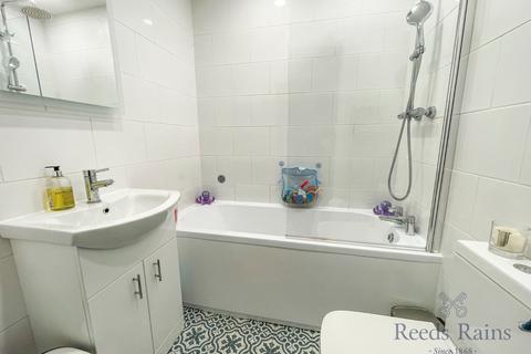 2 bedroom apartment for sale, Maryport Drive, Trafford WA15