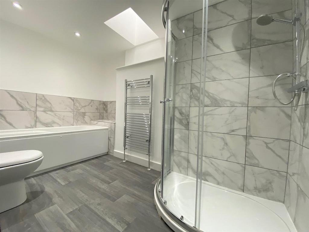 Bathroom 2.jpg