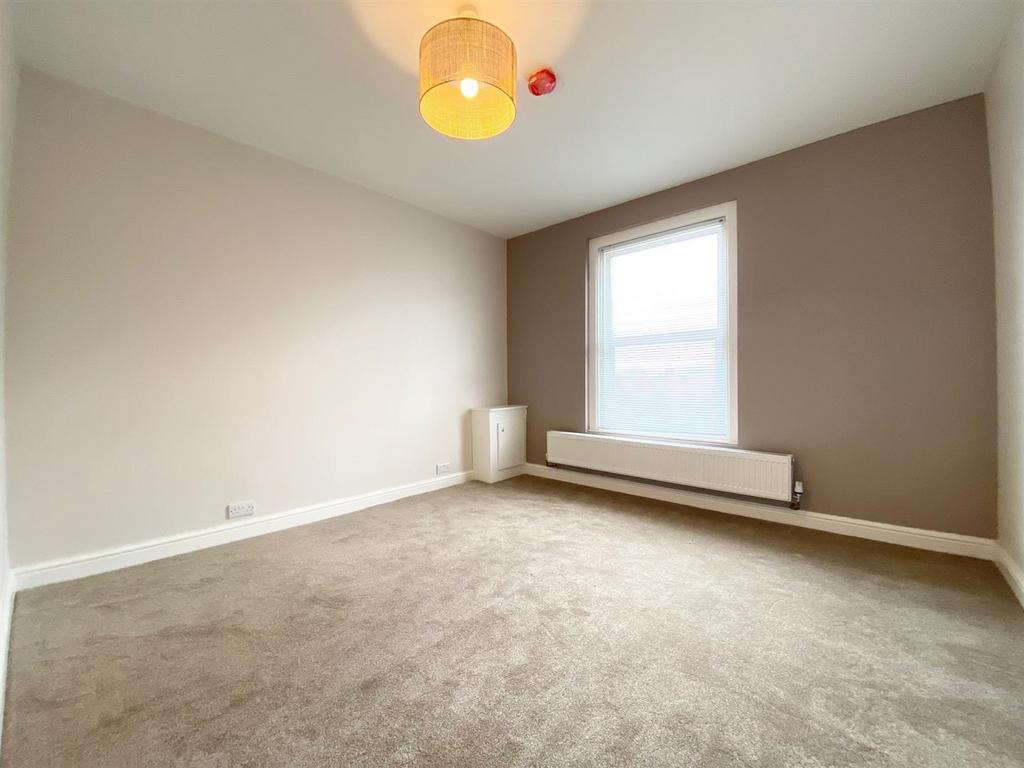 Bedroom 1.jpg