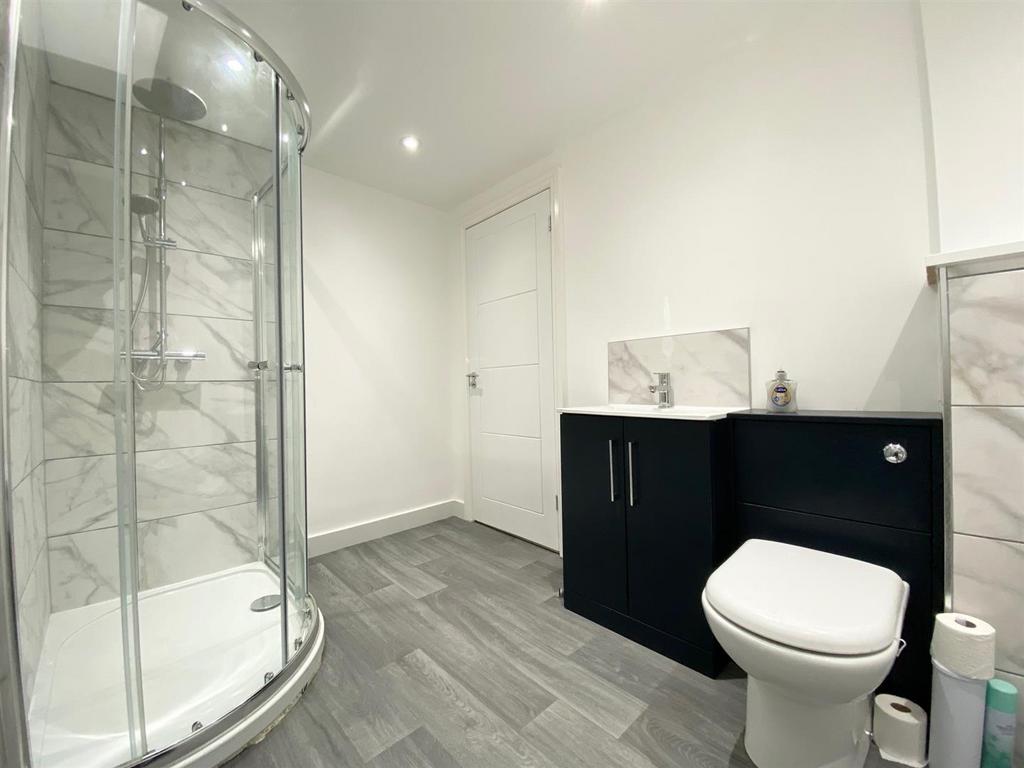 Bathroom 3.jpg