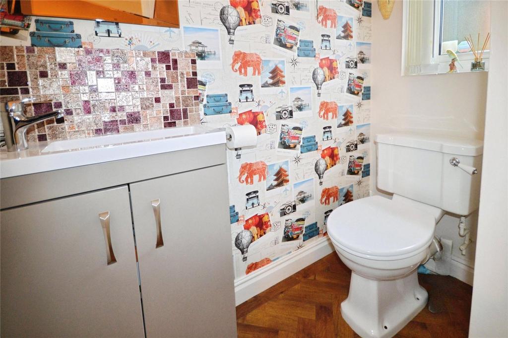 Cloakroom/Wc