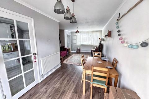 3 bedroom semi-detached house for sale, Windmill Walk, Suttton