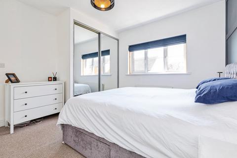 2 bedroom coach house for sale, Gudgeon Crescent, Rochester, ME3