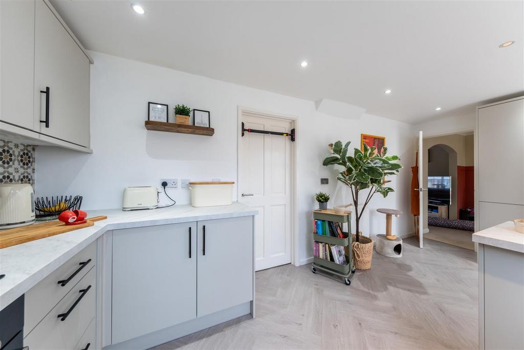 32 Bollington Avenue-005.jpg