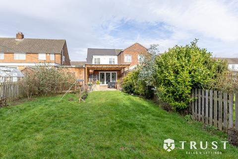 3 bedroom semi-detached house for sale, West Royd Avenue, Mirfield, WF14