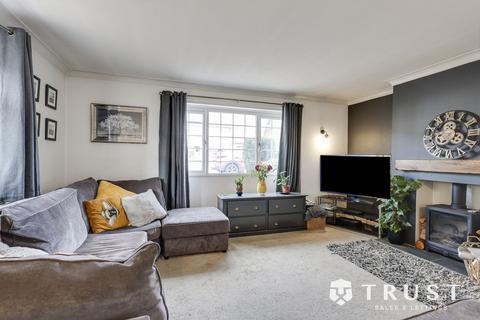 3 bedroom semi-detached house for sale, West Royd Avenue, Mirfield, WF14