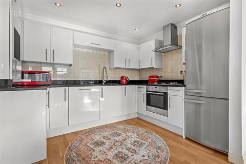 3 bedroom flat for sale, Woodseer Street, London, E1