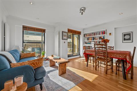 3 bedroom flat for sale, Woodseer Street, London, E1