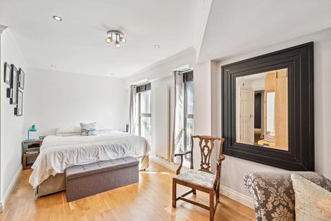3 bedroom flat for sale, Woodseer Street, London, E1