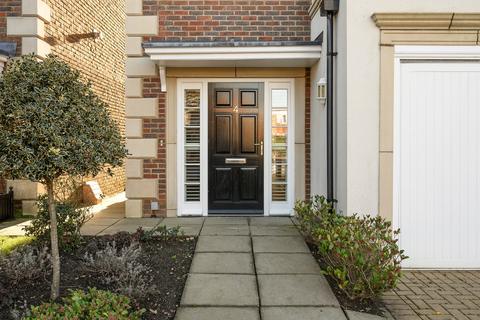 undefined, Lincoln Grove, Weybridge, KT13