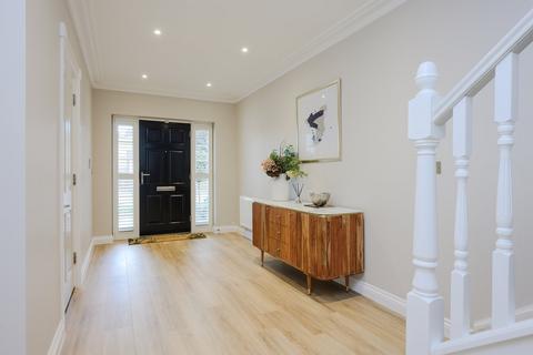 undefined, Lincoln Grove, Weybridge, KT13