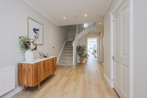 undefined, Lincoln Grove, Weybridge, KT13
