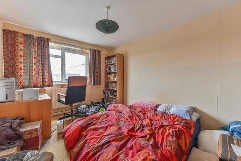 undefined, Grand Drive, London, SW20