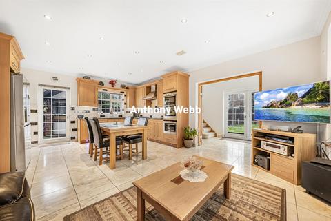 7 bedroom detached house for sale, Chalkwell Park Avenue, Enfield, EN1