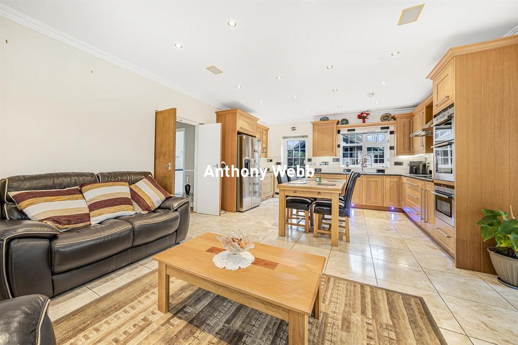 Kitchen/Dining