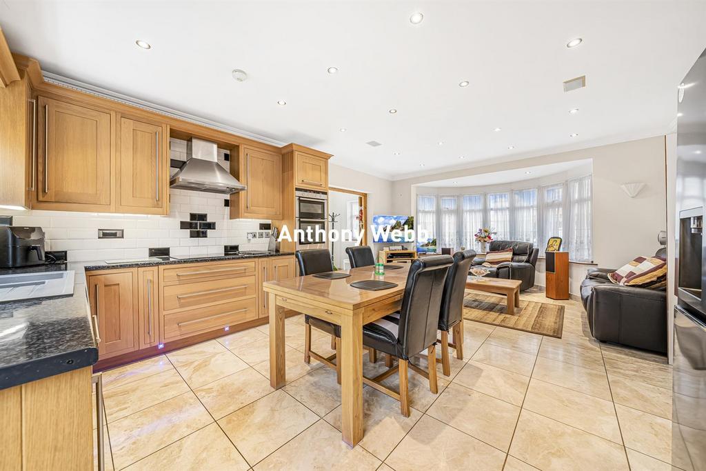 Kitchen/Dining