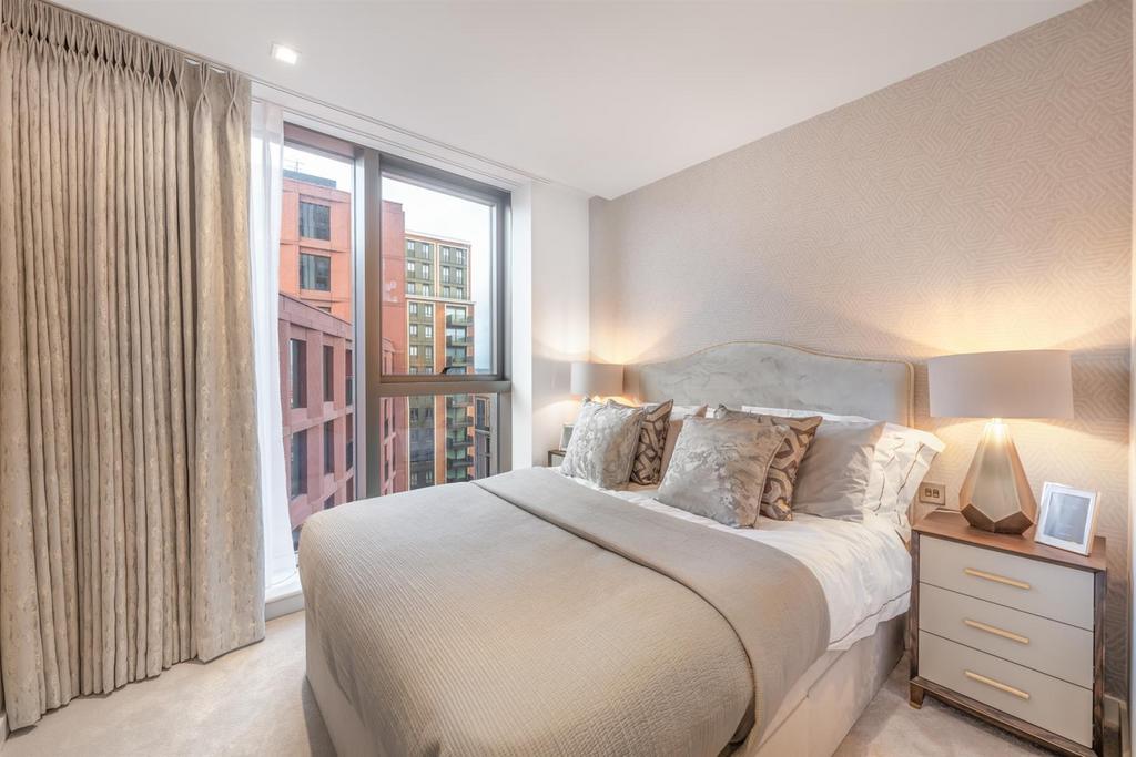 Bright bedroom with modern finishes in West End Ga