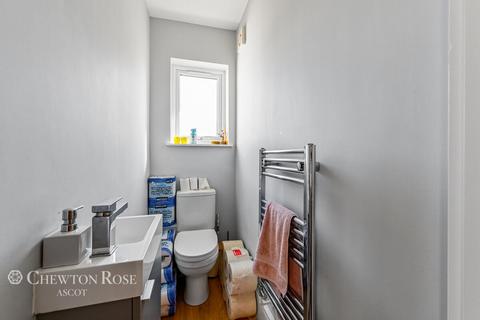 2 bedroom bungalow for sale, Locks Ride, ASCOT