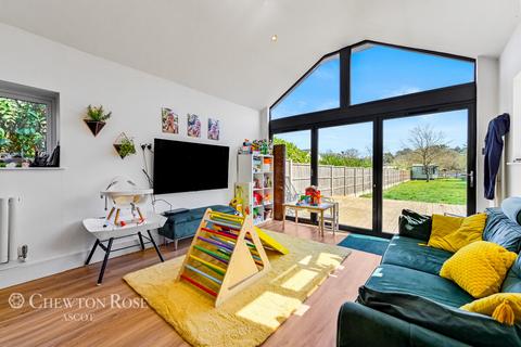 2 bedroom bungalow for sale, Locks Ride, ASCOT